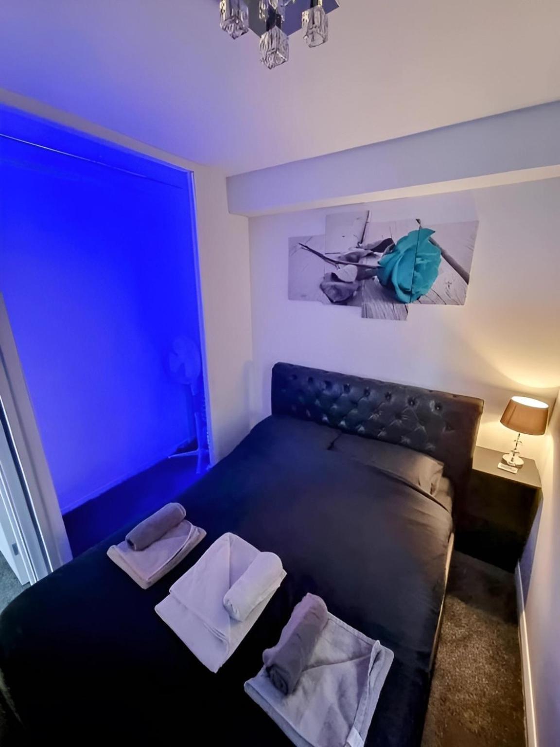 לונדון Sleek & Stylish - E15 Apartment With Parking מראה חיצוני תמונה