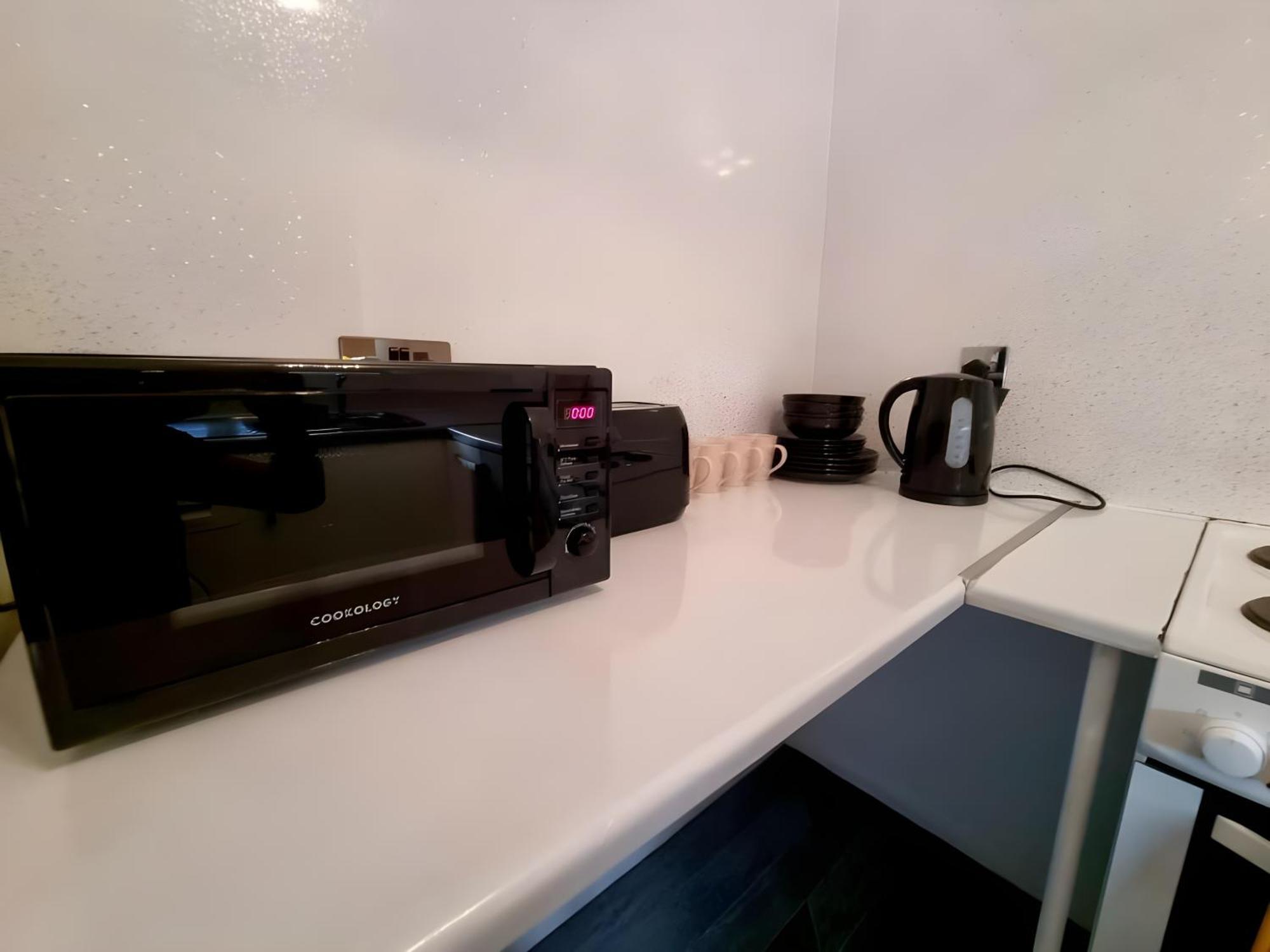 לונדון Sleek & Stylish - E15 Apartment With Parking מראה חיצוני תמונה