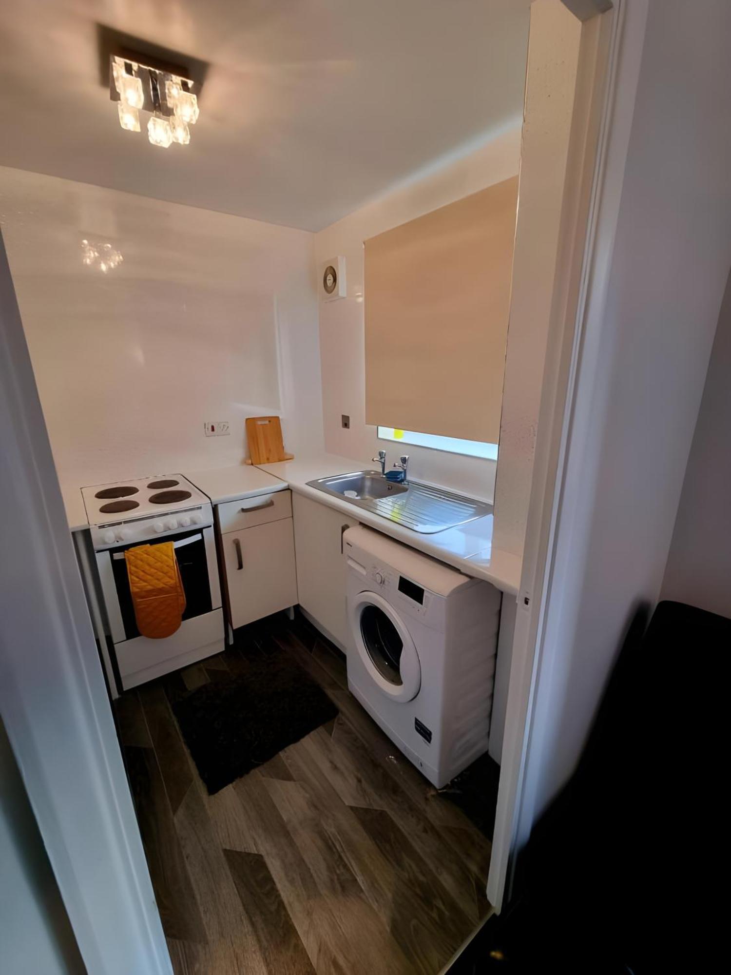 לונדון Sleek & Stylish - E15 Apartment With Parking מראה חיצוני תמונה